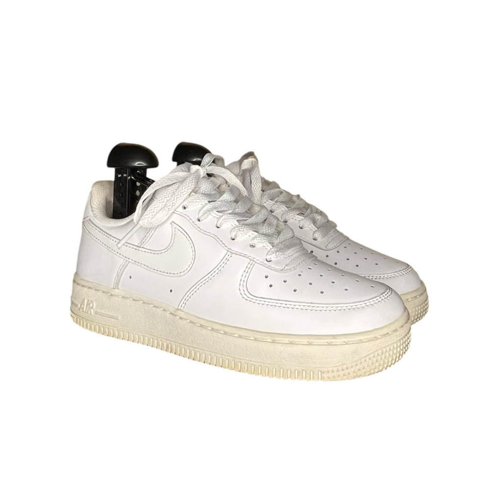 Womens Nike Air Force 1 Low Leather Sneakers Size 6 Triple White B36 - Picture 3 of 6
